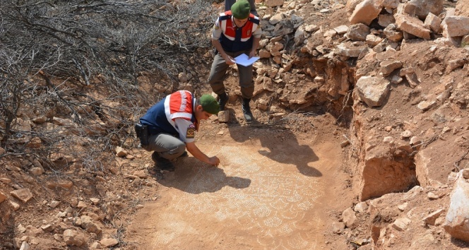 Kaçak kazıdan tarih fışkırdı