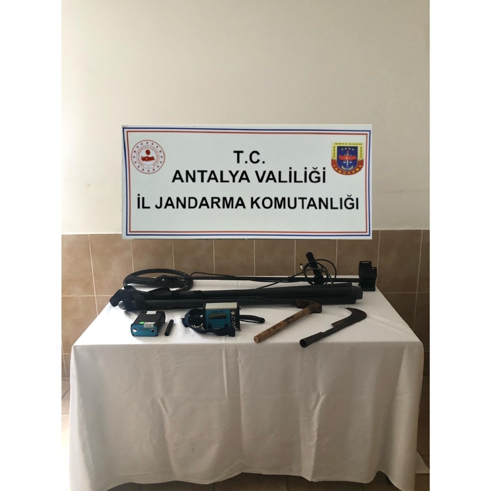 Kaçak kazıya suçüstü: 3 gözaltı 