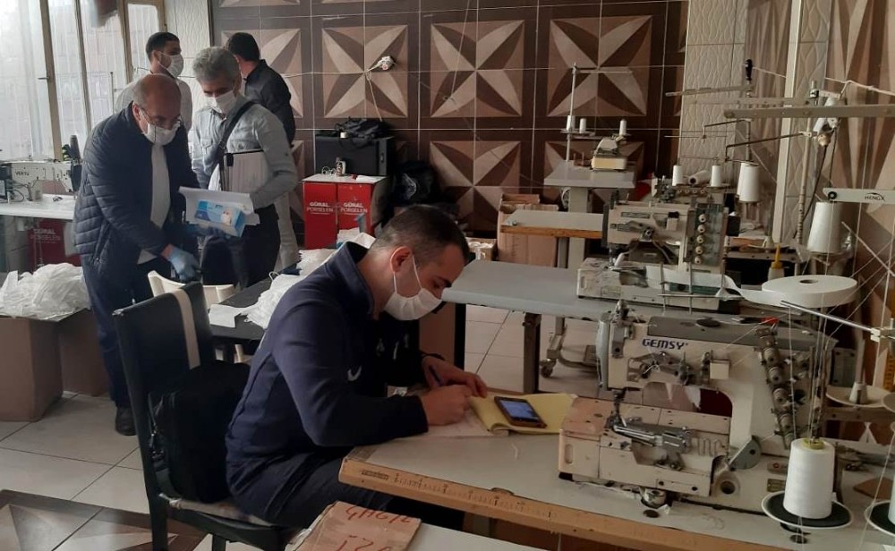 Kaçak maske üretenlere zabıta baskını 