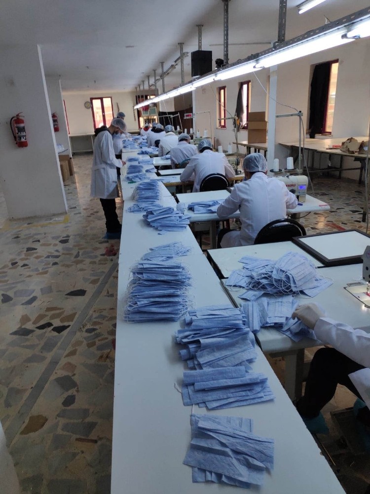 Kaçak maske üretimi yapılan atölyelere baskın: 50 bin maske ele geçirildi 