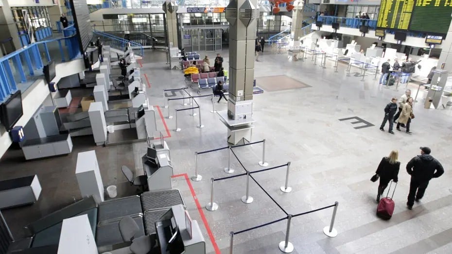 Kaçak sigara balonları Vilnius Havalimanı'nı kapattı