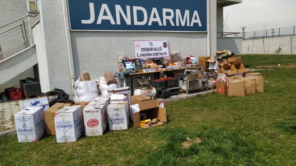 Kaçak sigara üretim yerine jandarma baskını: 1 gözaltı 