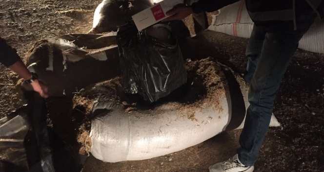 Kaçak sigarayı samanların arasına saklamışlar