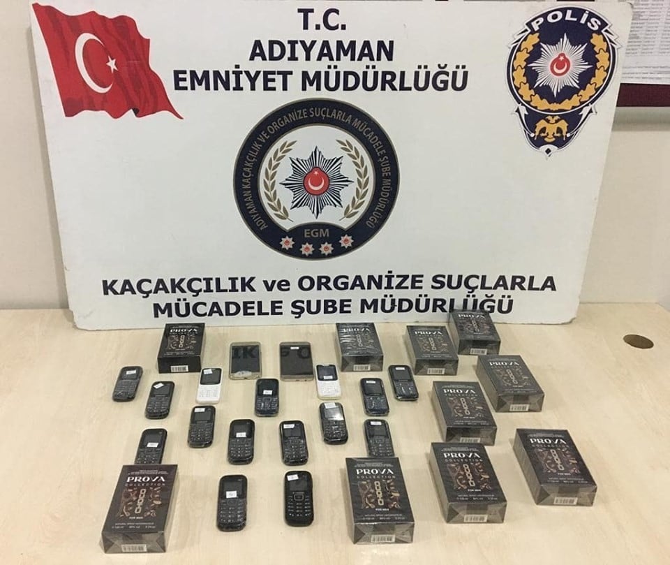 Kaçak telefon ve parfümler ele geçirildi 