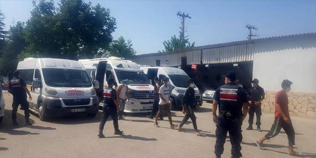Kaçak yabancı çalıştıran mekana baskın: 107 kişi yakalandı