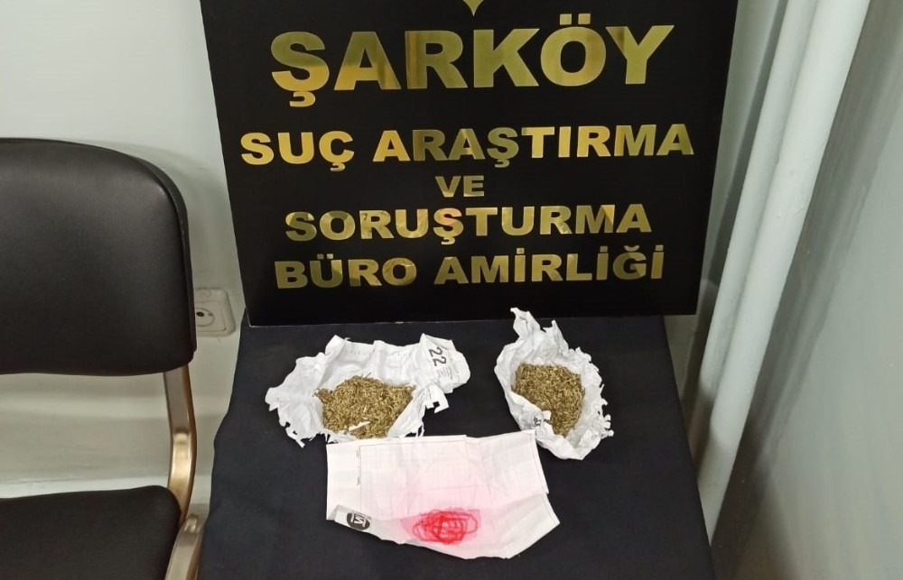Kaçan araçtan uyuşturucu madde çıktı 
