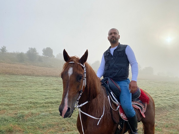 Kaçan kurbanlığı kovboy gibi aradı