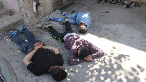 Kaçarken yaptıkları ekipleri şaşkına çevirdi… ‘Aç Polis’ deyince…