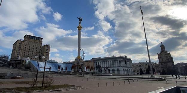 Kaçış sürüyor, Kiev’de sokaklar askerlere kaldı!