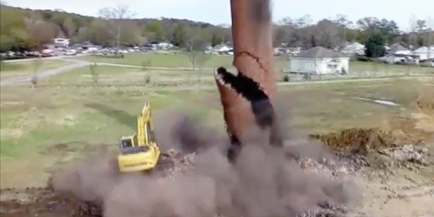 Kaçmaya çalıştı ama altında kaldı - VİDEO