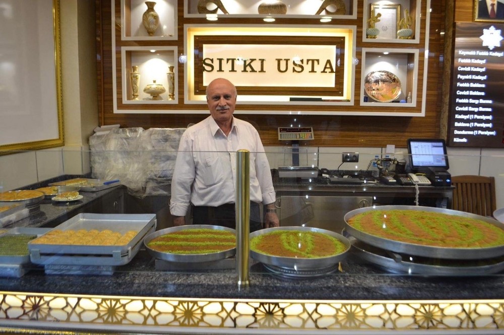 Kadayıfçı Sıtkı Usta bir haftalık gelirlerini depremzedelere gönderecek 