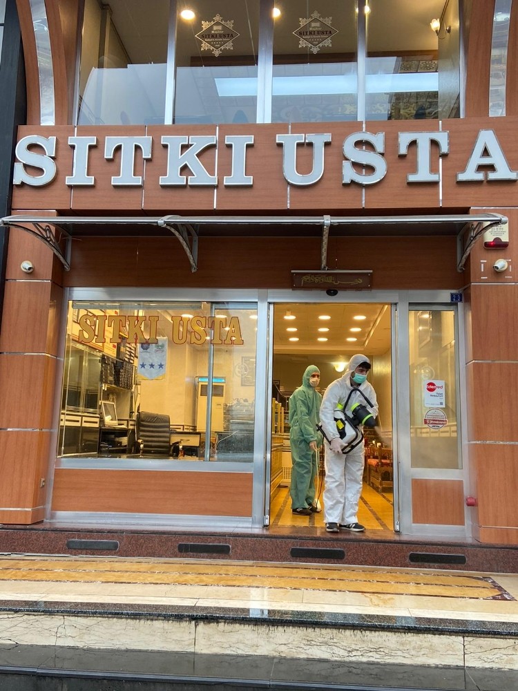 Kadayıfçı Sıtkı usta, imalathane ve işletmeleri dezenfekte etti 