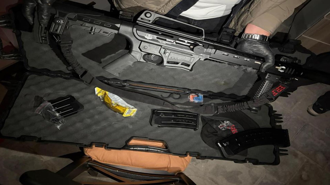 KADES ihbarına gittikleri ev cephanelik çıktı