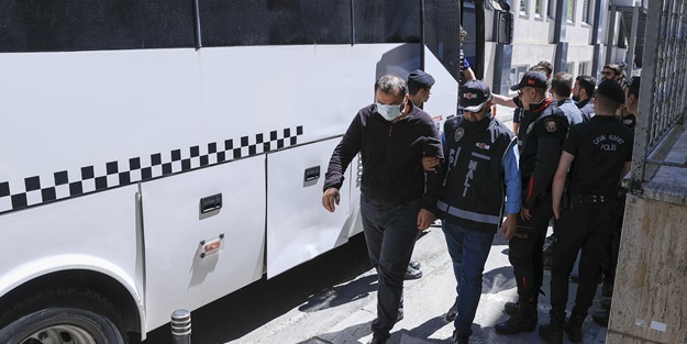 Kadıköy Belediyesi'ne rüşvet operasyonunda 160 şüpheli adliyeye sevk edildi!