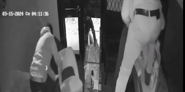 Kadıköy'de 300 bin dolarlık pırlanta çalındı!