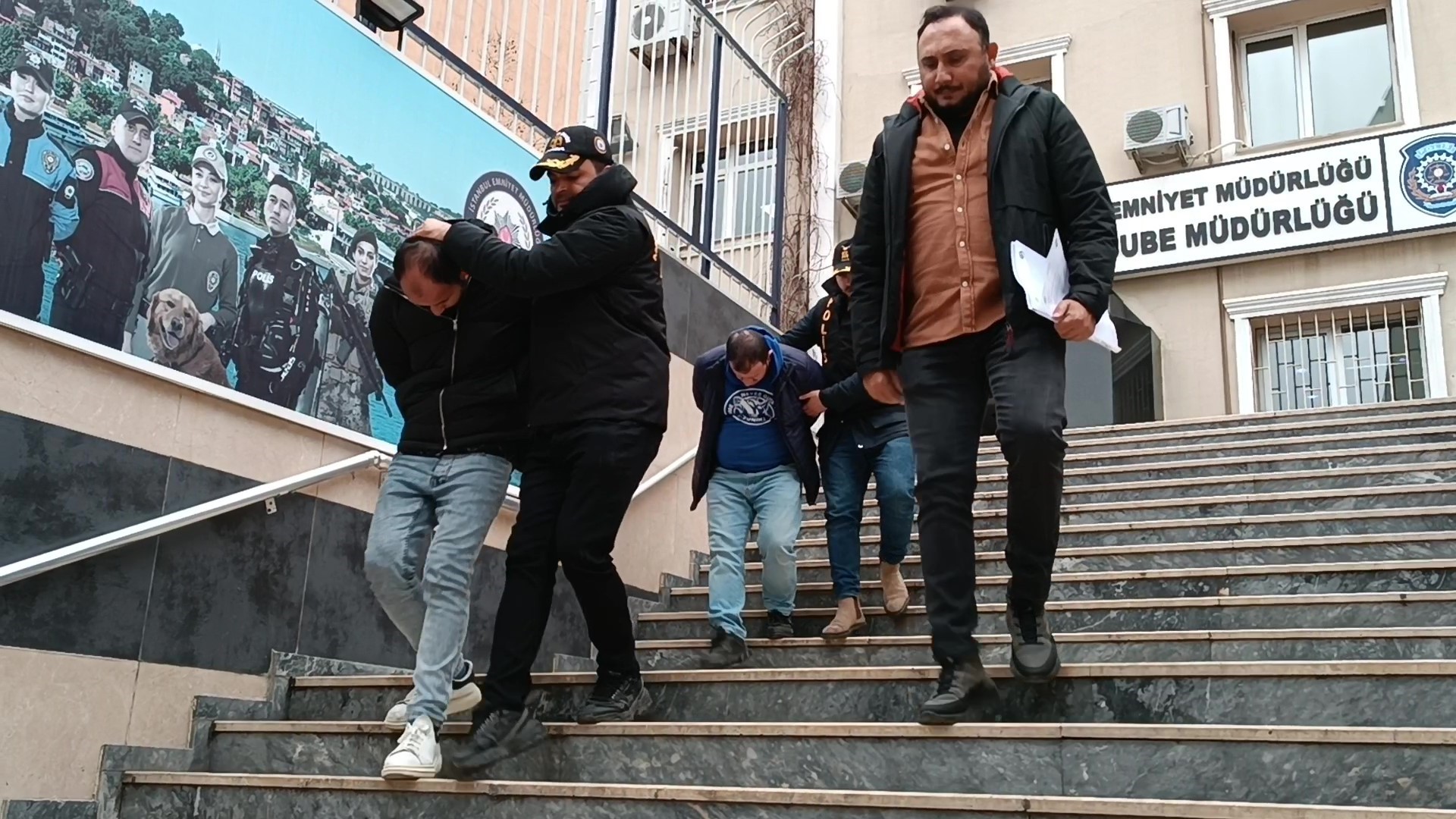 Kadıköy’de 88 yaşındaki vatandaşı arayıp 500 bin TL dolandıran iki şüpheli yakalandı