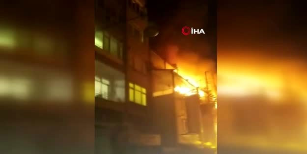 Kadıköy'de Balıkçılar Çarşısı'nda yangın çıktı