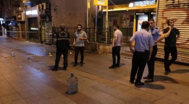 Kadıköy'de bıçaklı kavga 1 yaralı