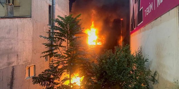 Kadıköy'de bir binada patlama!