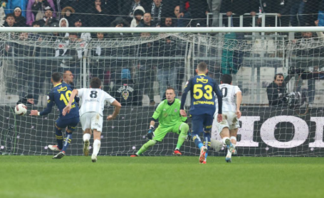 Kadıköy'de dev düello: Derbinin kilidi kalecilerin elinde!