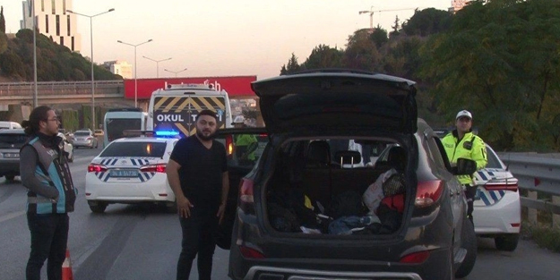 Kadıköy'de ehliyetsiz araç kullanan rap şarkıcısının aracı bağlandı!