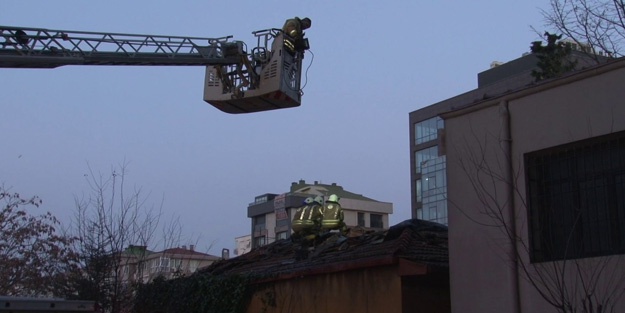 Kadıköy’de eski polis merkezinde yangın