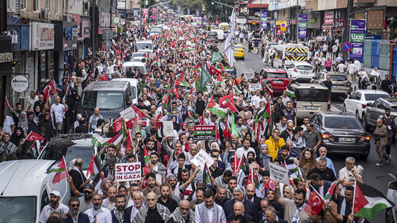 Kadıköy'de Gazze'ye destek yürüyüşü!
