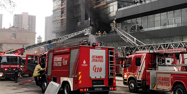 Kadıköy'de gökdelen inşaatında yangın