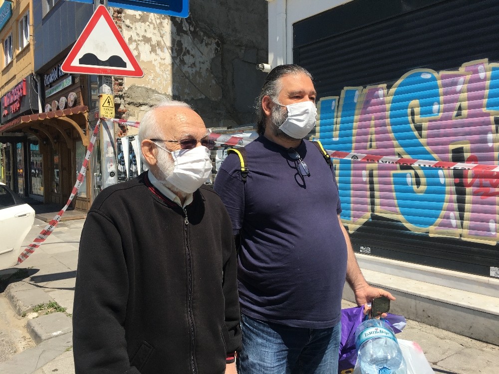 Kadıköy’de günler sonra dışarı çıkan 81 yaşındaki adam: “Rahat nefes alabilmeyi özledim” 