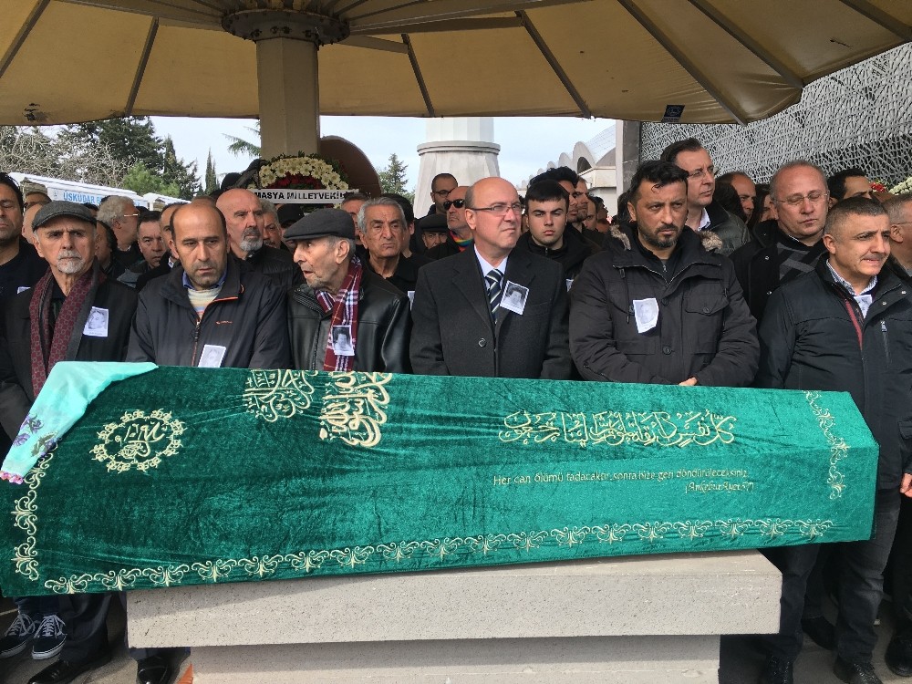 Kadıköy’de hatlı minibüsün çarptığı yaşlı kadın toprağa verildi 