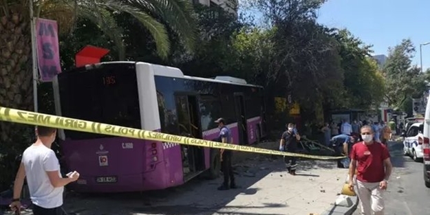Kadıköy'de İETT otobüsü iş yerine daldı! Yaralılar var