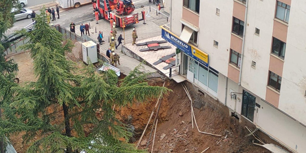 Kadıköy'de korku dolu anlar! İstinat duvarı çöktü: 5 katlı bina tahliye edildi