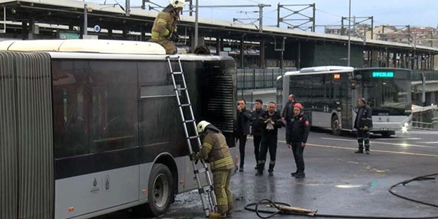 Kadıköy’de metrobüs yangını