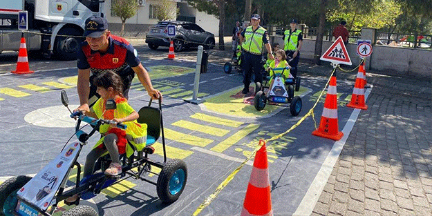 Kadıköy’de öğrencilere trafik eğitimi