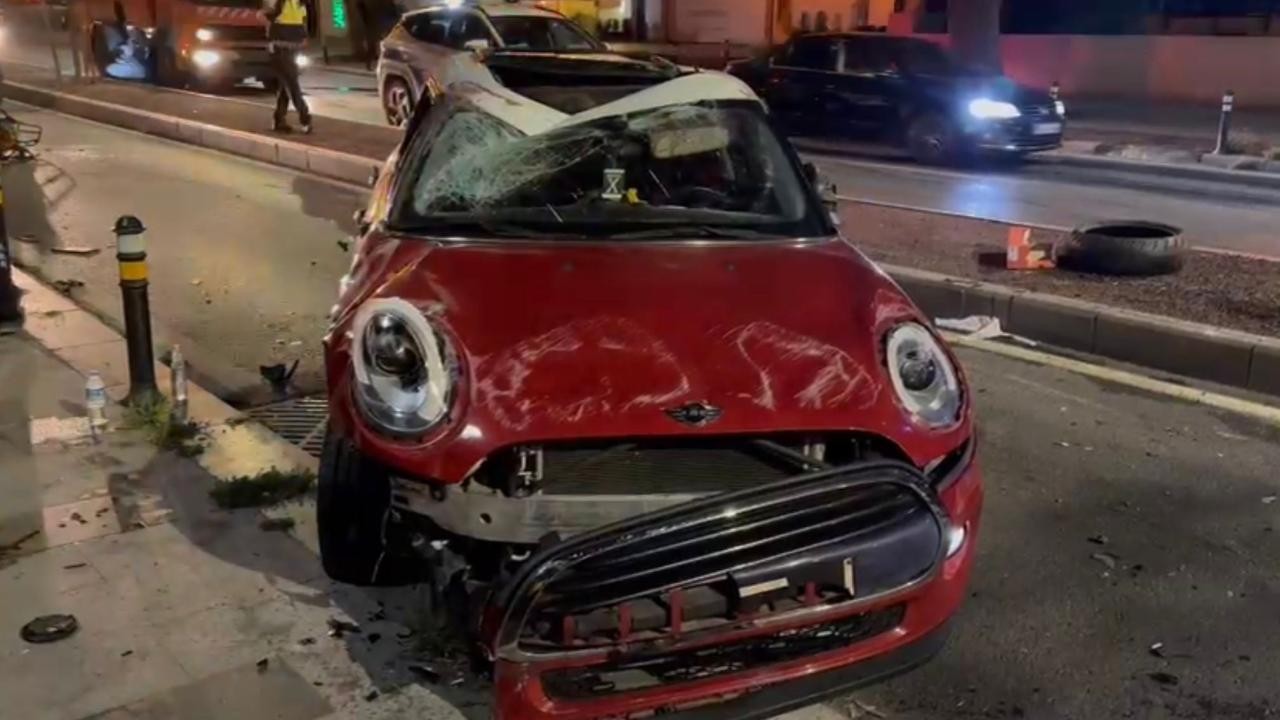 Kadıköy'de Otomobil Takla Attı, 2 Yaralı