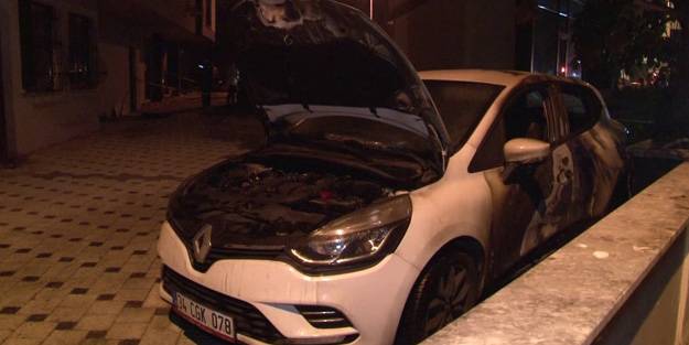 Kadıköy'de park halindeki araçlar kundaklandı!