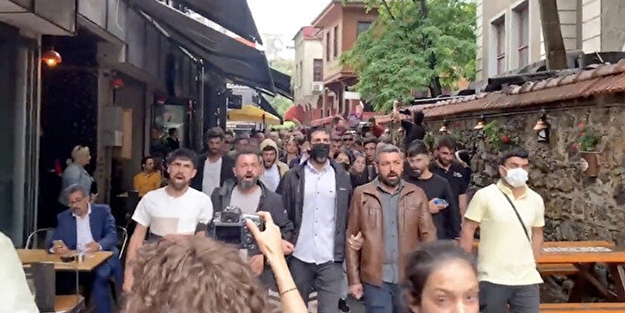 Kadıköy'de terörist başı Öcalan'a destek için yürüyen hainler tek tek tespit edildi