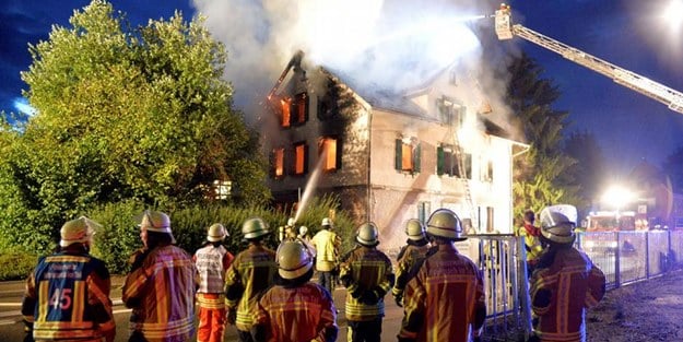 Kadıköy'de 4 bina alev aldı