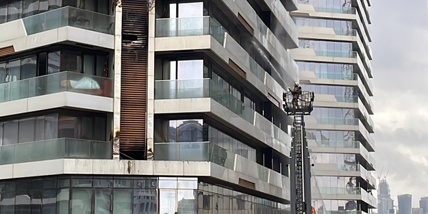 Kadıköy'deki 24 katlı binanın 3. katında tekrar yangın çıktı