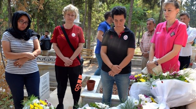 Kadın basketbol takımlarından Özgecan'a ziyaret