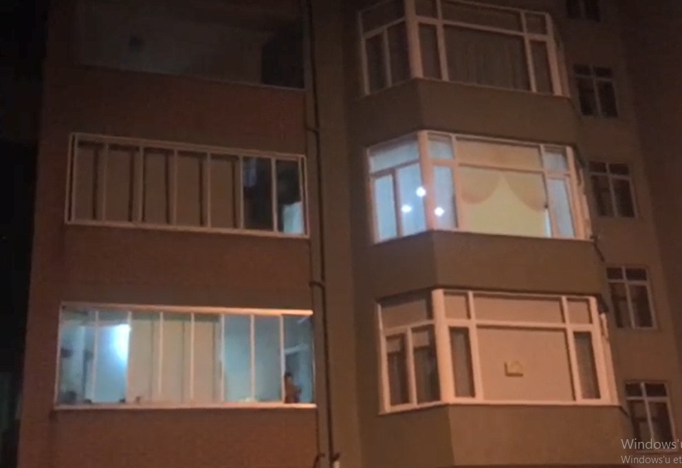 Kadın cinayetine kurban giden Gamze Pala için ses çıkardılar, ışıkları yakıp söndürdüler 