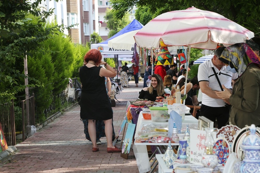 Kadın El Emeği Pazarı açıldı 
