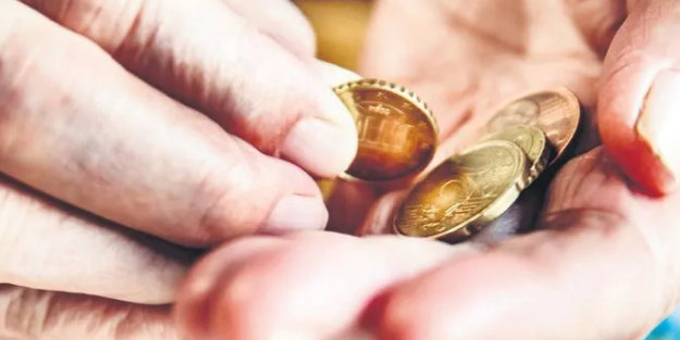 Kadın emekli geçinemiyor