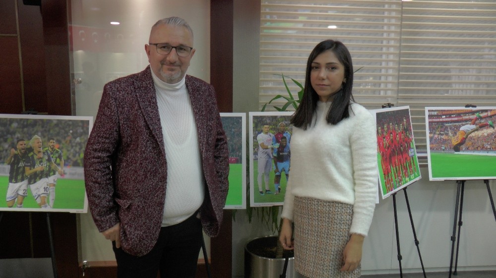Kadın foto muhabiri futbol maçlarında çektiği fotoğraflarla sergi açtı 