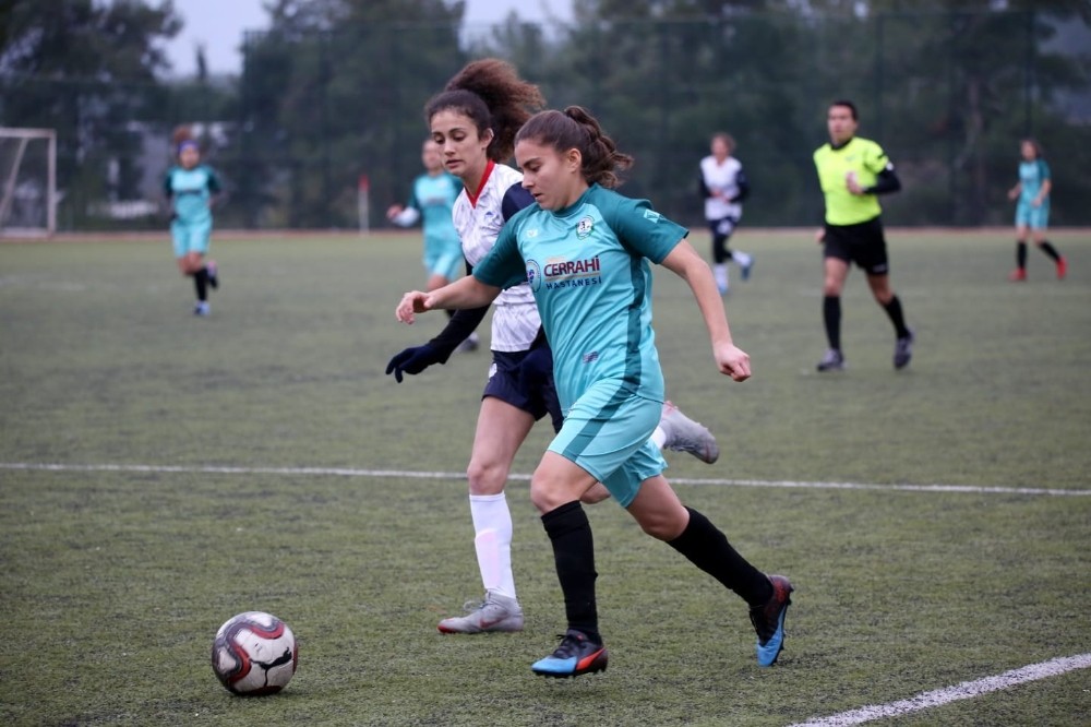Kadın futbolcular 7. maçını da galibiyetle tamamladı 