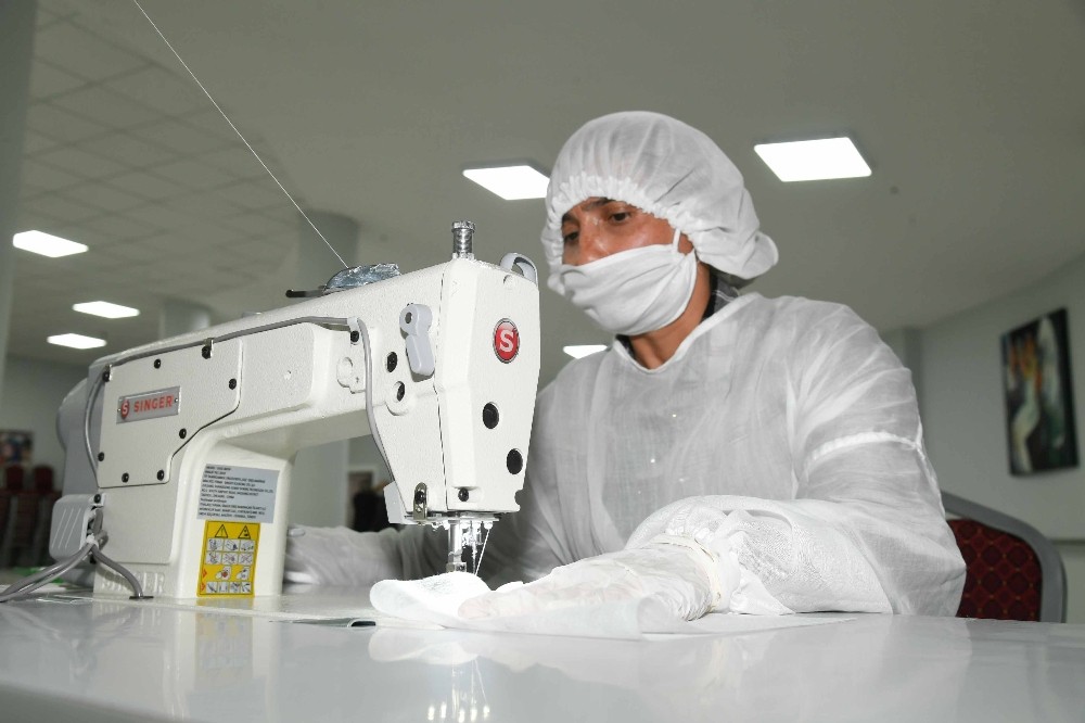 Kadın Gelişim ve Eğitim Merkezi, Tabip Odası için maske üretiyor 