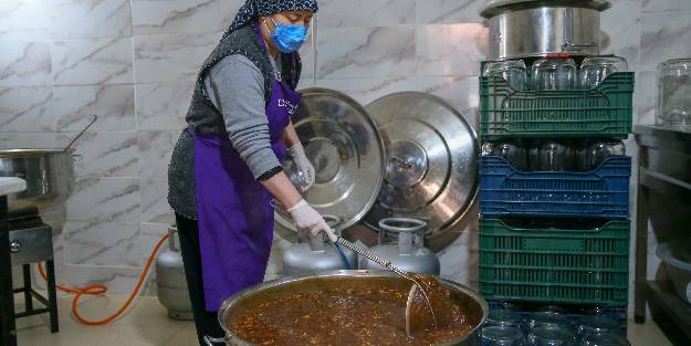 Kadın girişimciler KOSGEB ile iş yeri sahibi oluyor