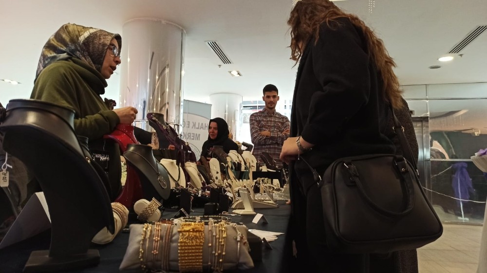Kadın gözü ve eliyle sanat sergisi açıldı 