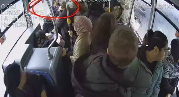 Kadın İETT otobüsüne biber gazı sıktı, yolcular fenalaştı