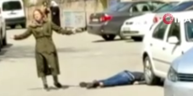 Kadın kayınbiraderini öldürdü, başında bekledi!